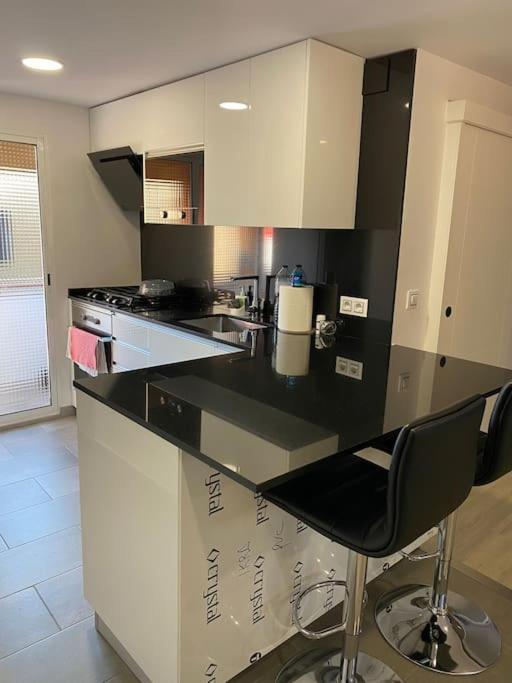 Habitaciones Bonitas Y Comodas L'Hospitalet de Llobregat Bagian luar foto