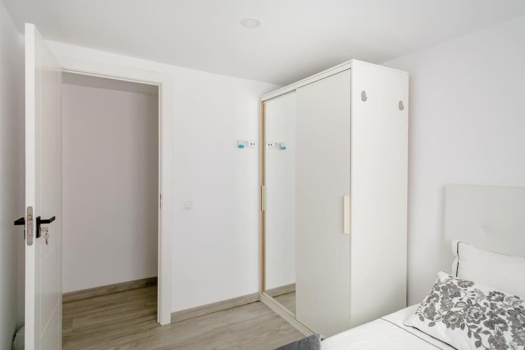 Habitaciones Bonitas Y Comodas L'Hospitalet de Llobregat Bagian luar foto