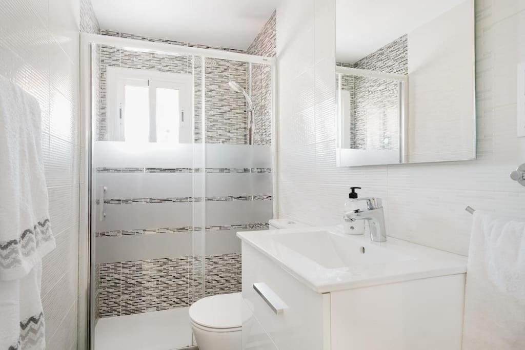 Habitaciones Bonitas Y Comodas L'Hospitalet de Llobregat Bagian luar foto