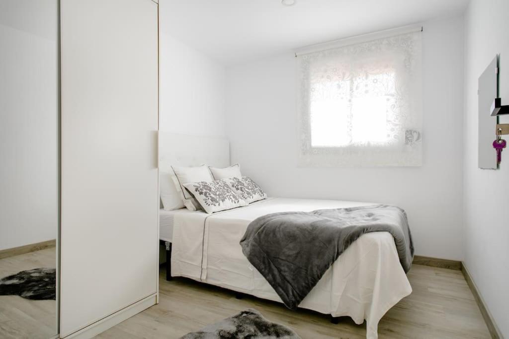 Habitaciones Bonitas Y Comodas L'Hospitalet de Llobregat Bagian luar foto